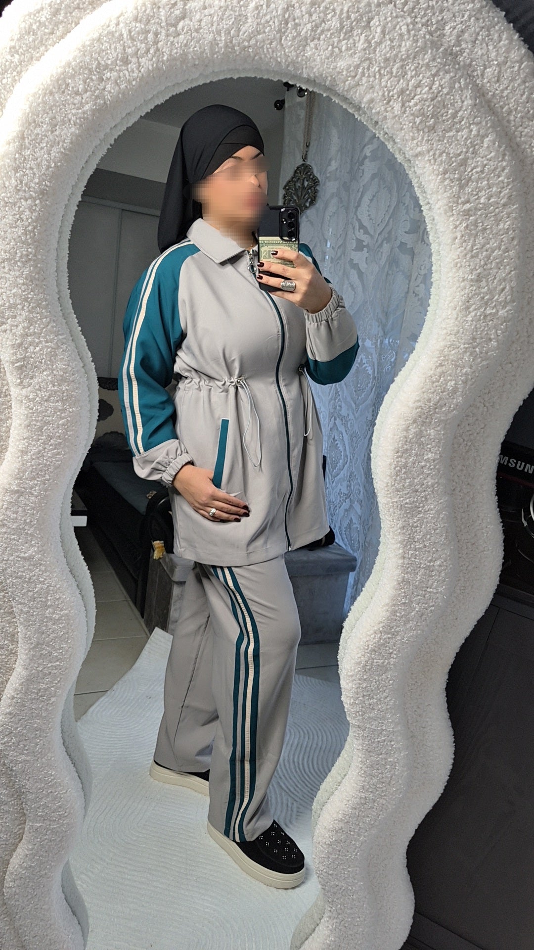 Ensemble gris manches bleu vert