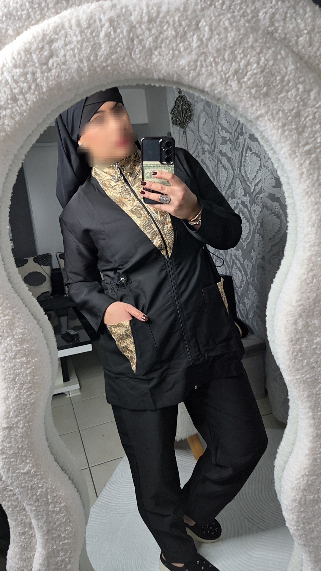 Ensemble noir brodé or