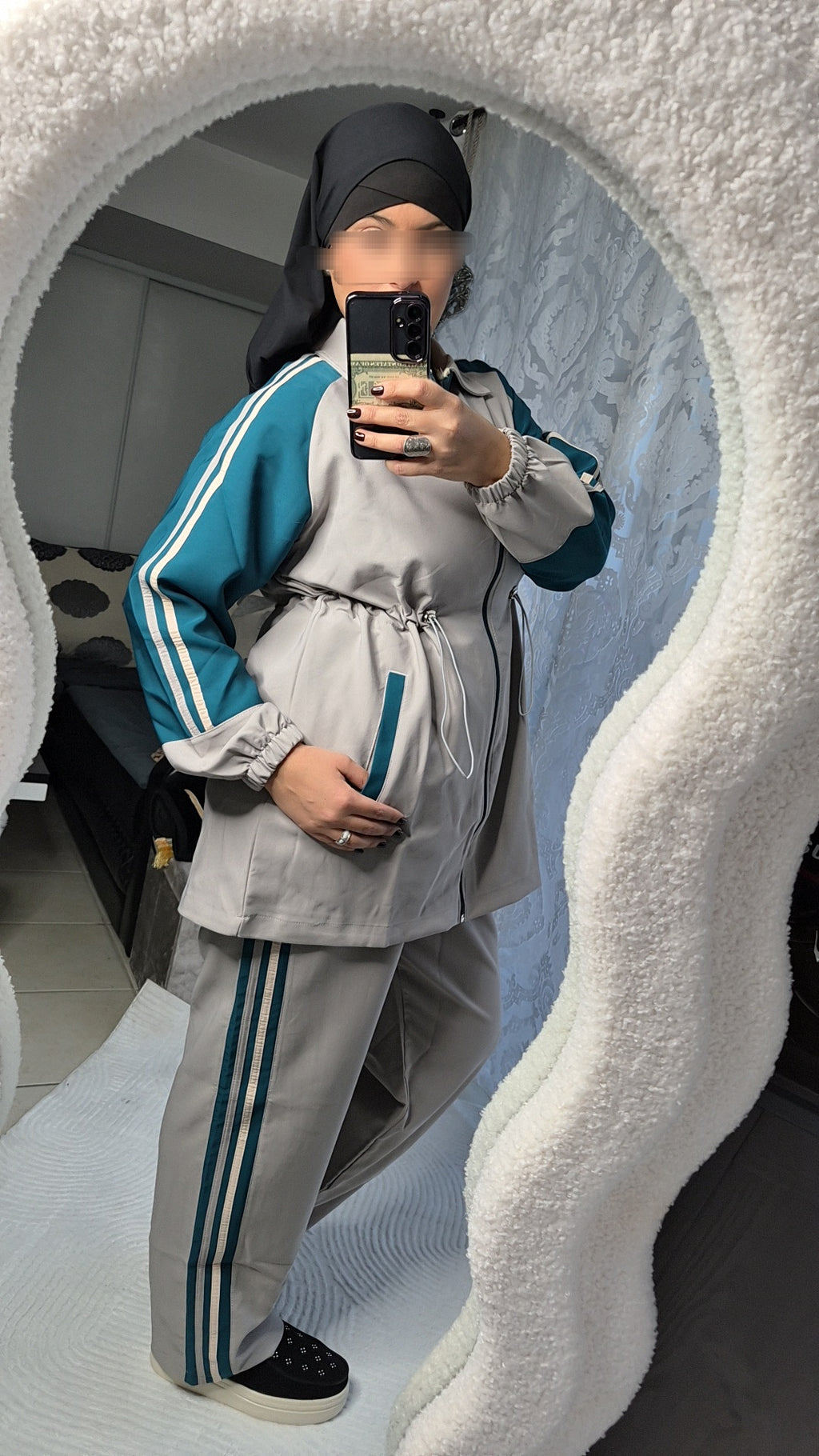 Ensemble gris manches bleu vert